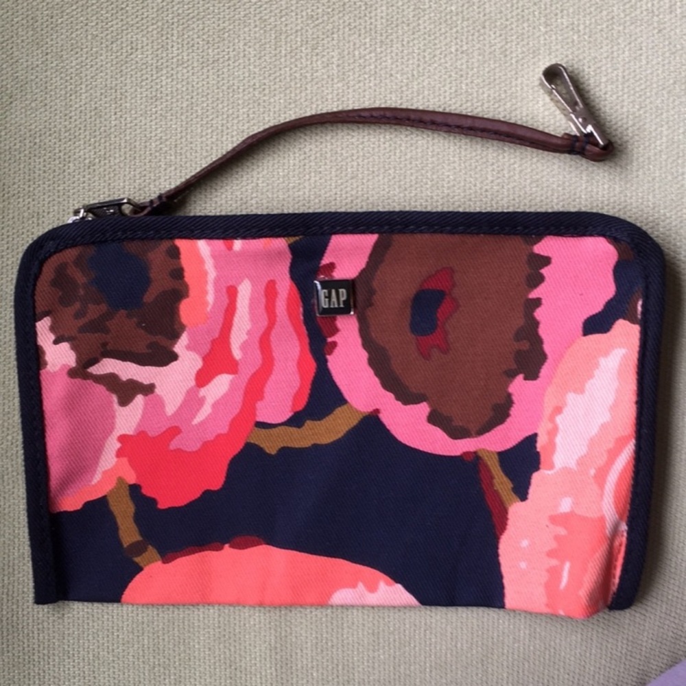 Never used GAP zippered pouch, 10” x 6 1/4”